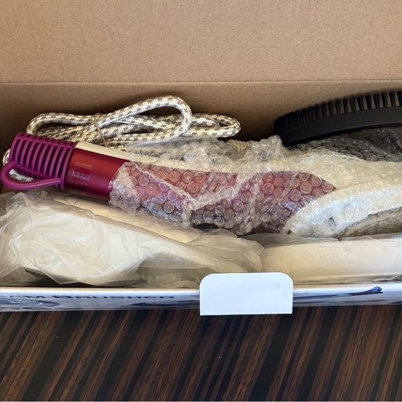 Steam Brusher Handheld Garment Steamer – New in Box - Picture 3 of 5